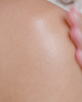 Huile de soin application